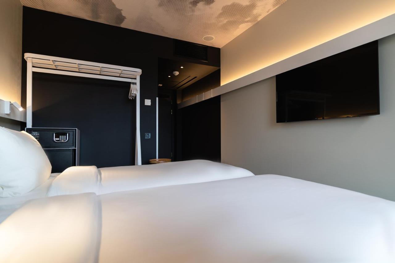 Готель Ibis Lviv Center Екстер'єр фото