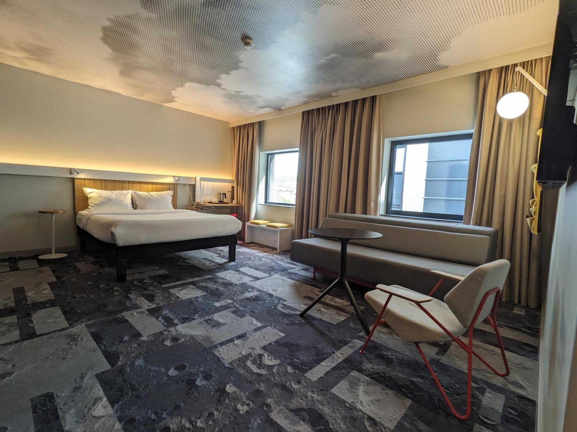 Готель Ibis Lviv Center Екстер'єр фото