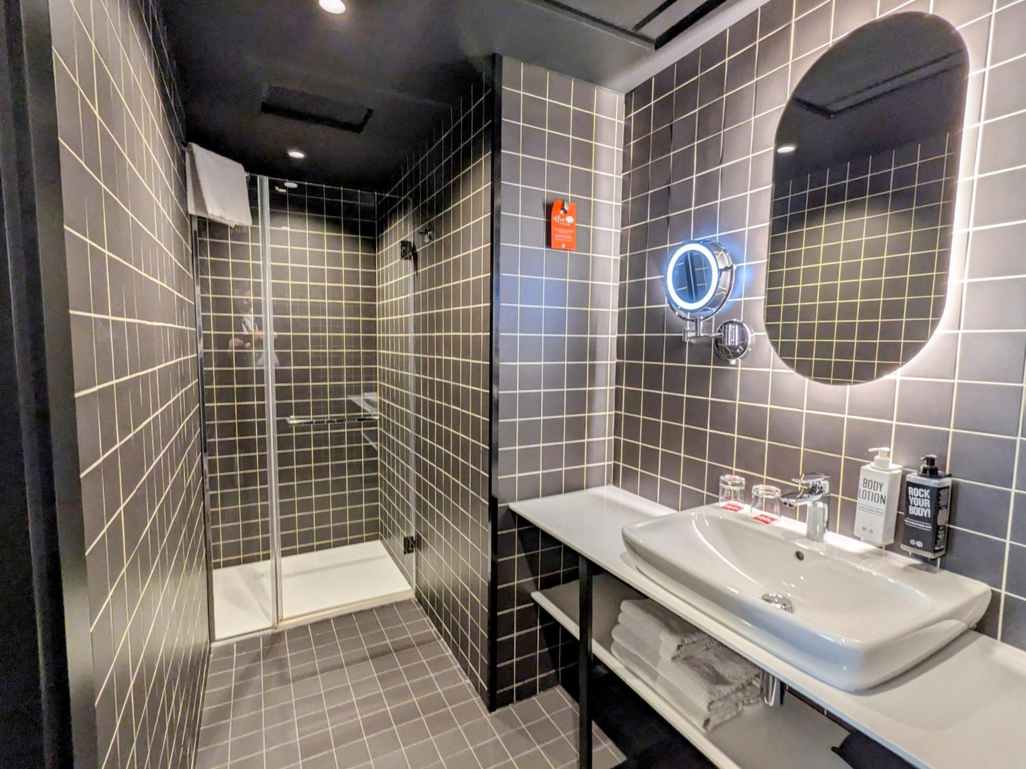 Готель Ibis Lviv Center Екстер'єр фото